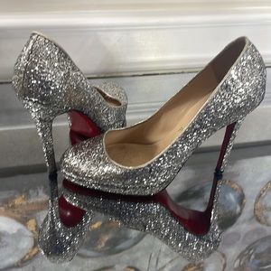Showstopper sequined Louboutin pumps 4” 100mm silver sparkle